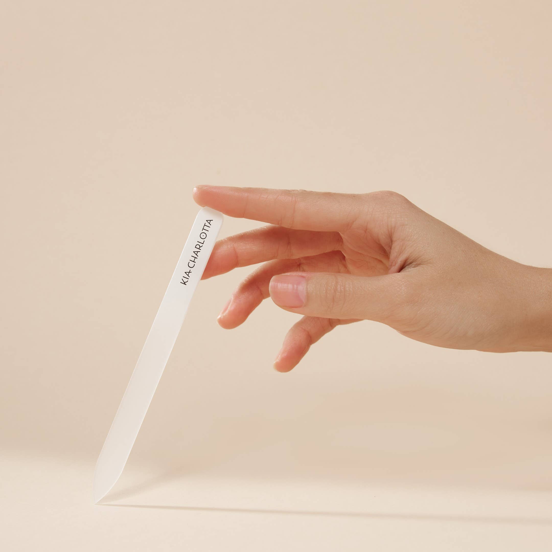 Kia-Charlotta – wholesale Nagelfil – Glasnagelfil beige1