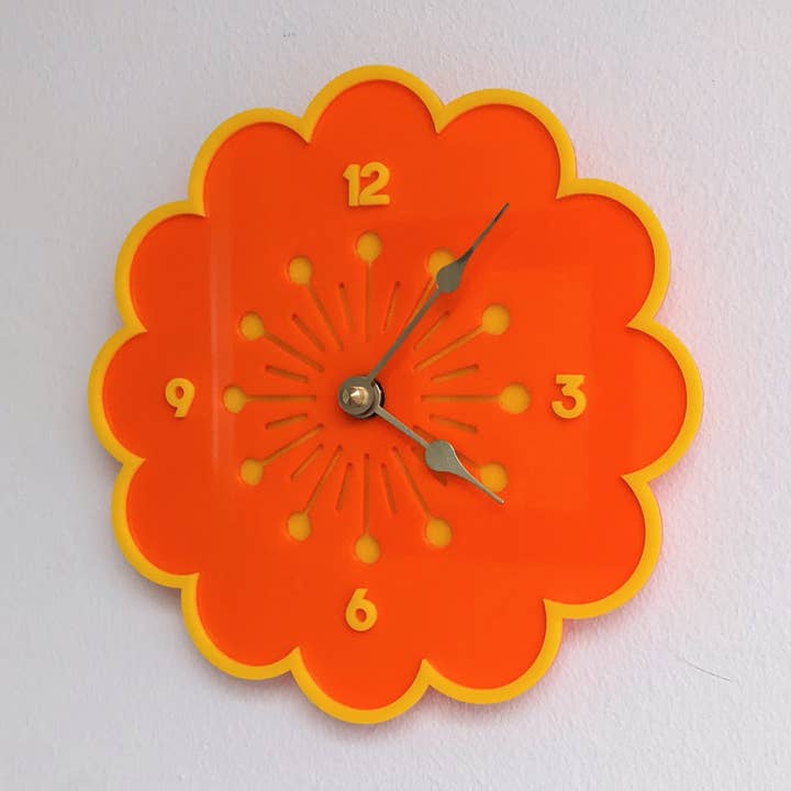 Mostly Just Tired - Wholesale Wall clock - Retro Daisy Clock - Orange wit Yellow Trim0