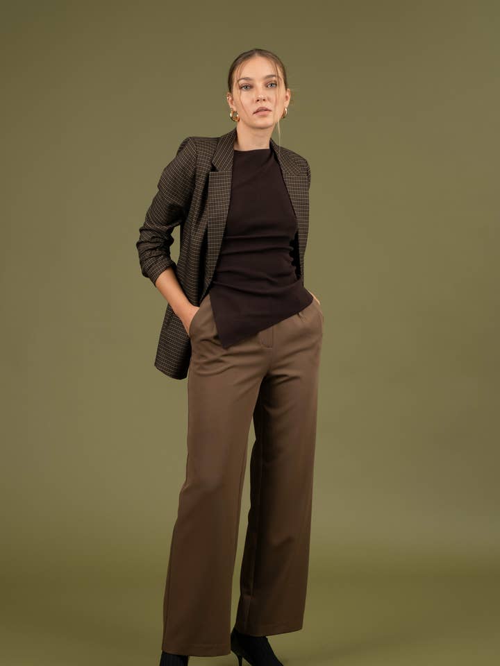 The Workshop Studio - Wholesale Blazer - Dames - GERUITE BLAZER MET KRAAG EN 3/4 RUCHES AAN DE MOUWEN3