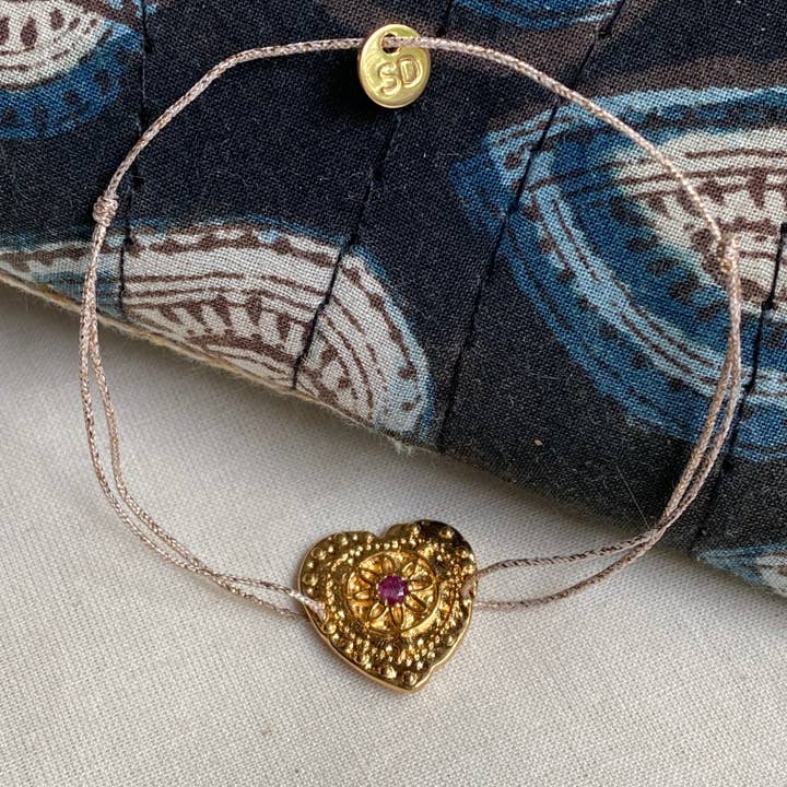 Gold plated engraved heart bracelet - Neha (BETH20) for wholesale by Sophie Deschamps Bijoux