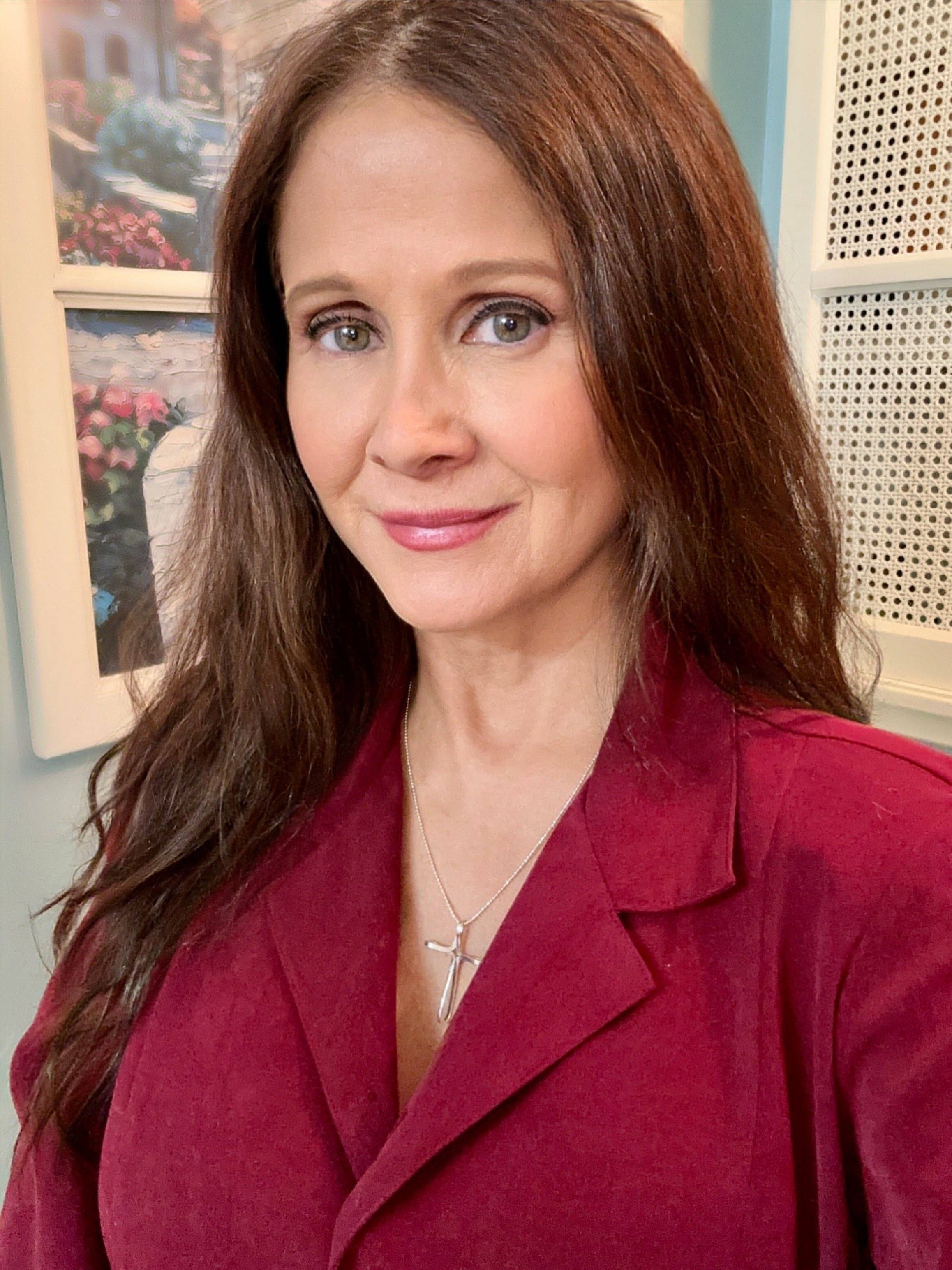 Nizhonitradersllc – Engroshandel Halskæde med vedhæng – Petite Tiffany Cross Vedhæng Halskæde1