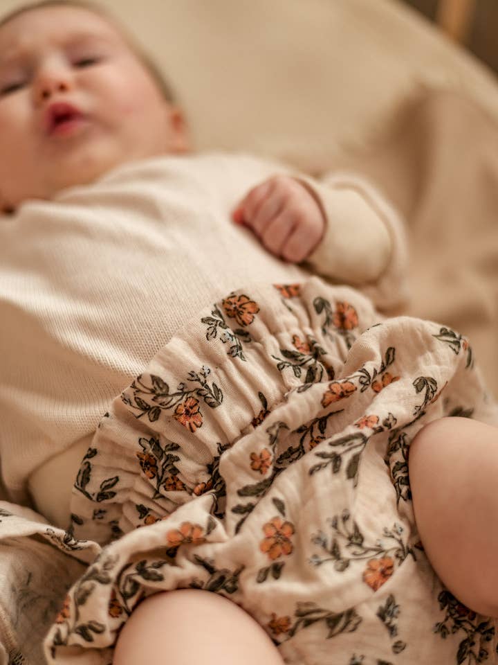 PETITE EvelinaApparel - Wholesale Underwear/Diaper Cover - Baby - Baby bloomers / Vintage florals