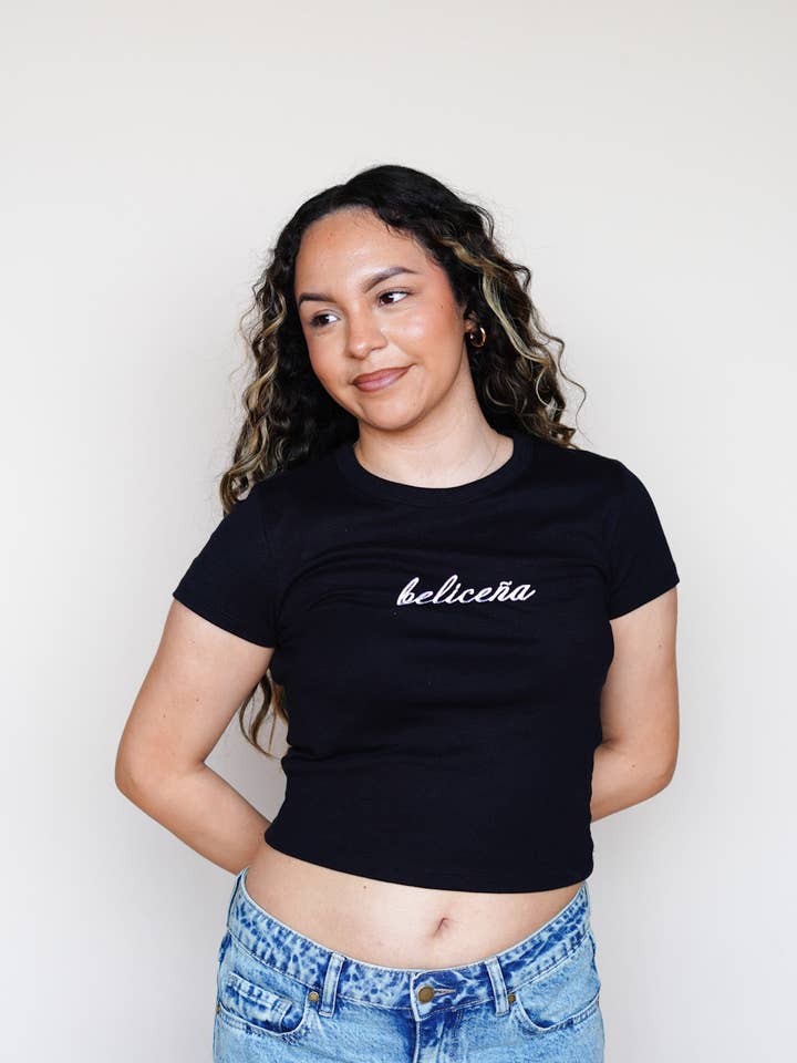 Beliceña ribbad baby-tee för wholesale av Latina Dreamer Apparel