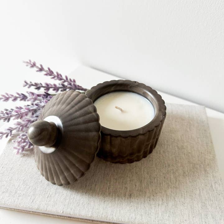 NOUVEAU !!! Petite bougie cannelée - PARFUMS DE PRINTEMPS (SANS TARIFS) pour la vente par Lynn & Liana Designs