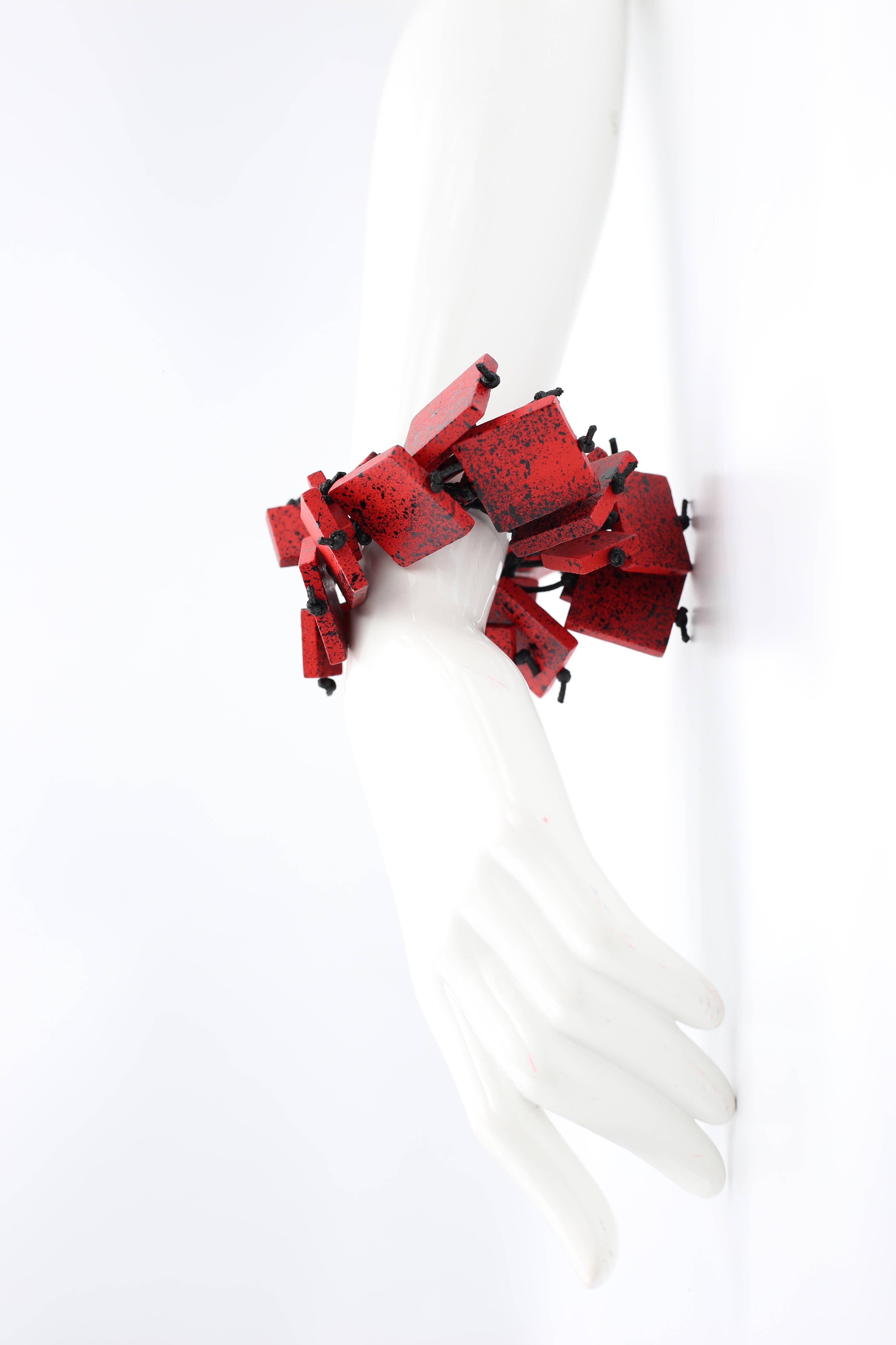 Jianhui London - Wholesale Bangle Bracelet - WOODEN SQUARES ON ELASTIC BRACELET HAND PAINTED1