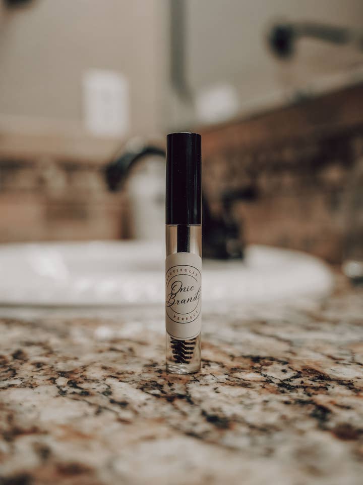 Siero per la crescita di sopracciglia e ciglia di Onic Brands per la vendita all'ingrosso da parte di Onic Brands LLC