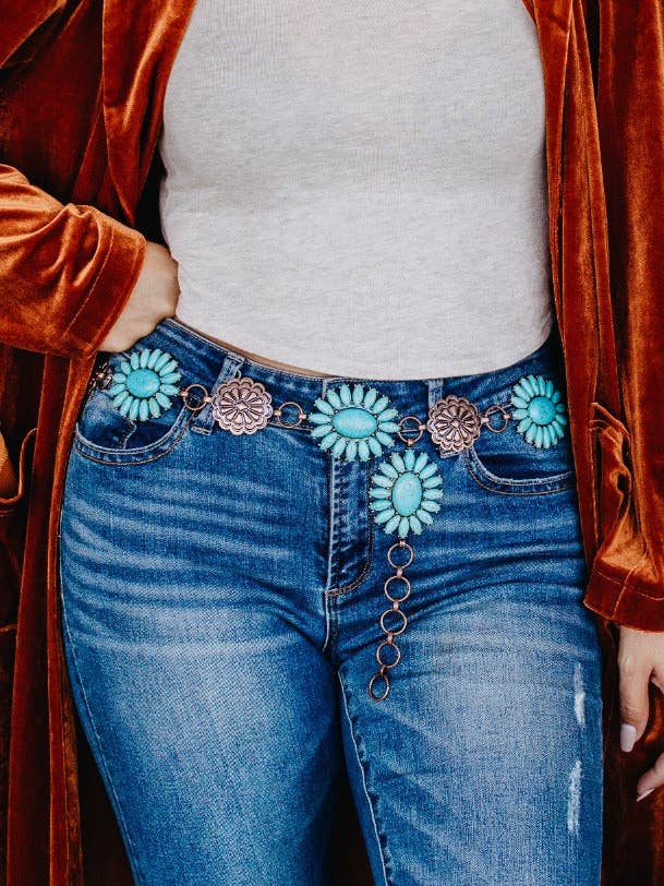 Ceinture à maillons concho à motif floral cuivré et turquoise de la marque Forever Chasing Cowboys pour la vente par GRACE+EMMA by Southern Grace