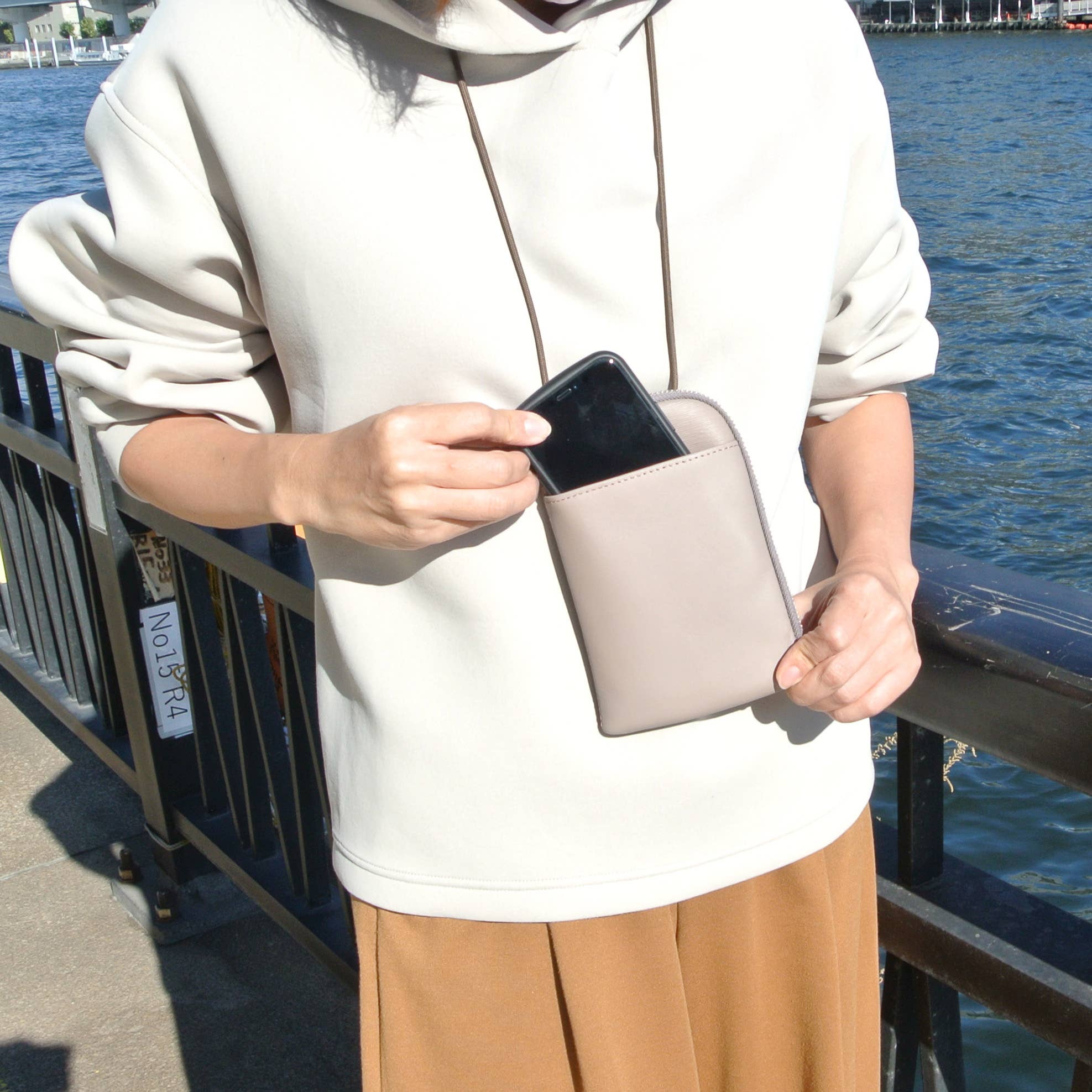 Unofuku - Wholesale Phone Wallet - Women's - re:credo LINKER Phone Case (Beige)2