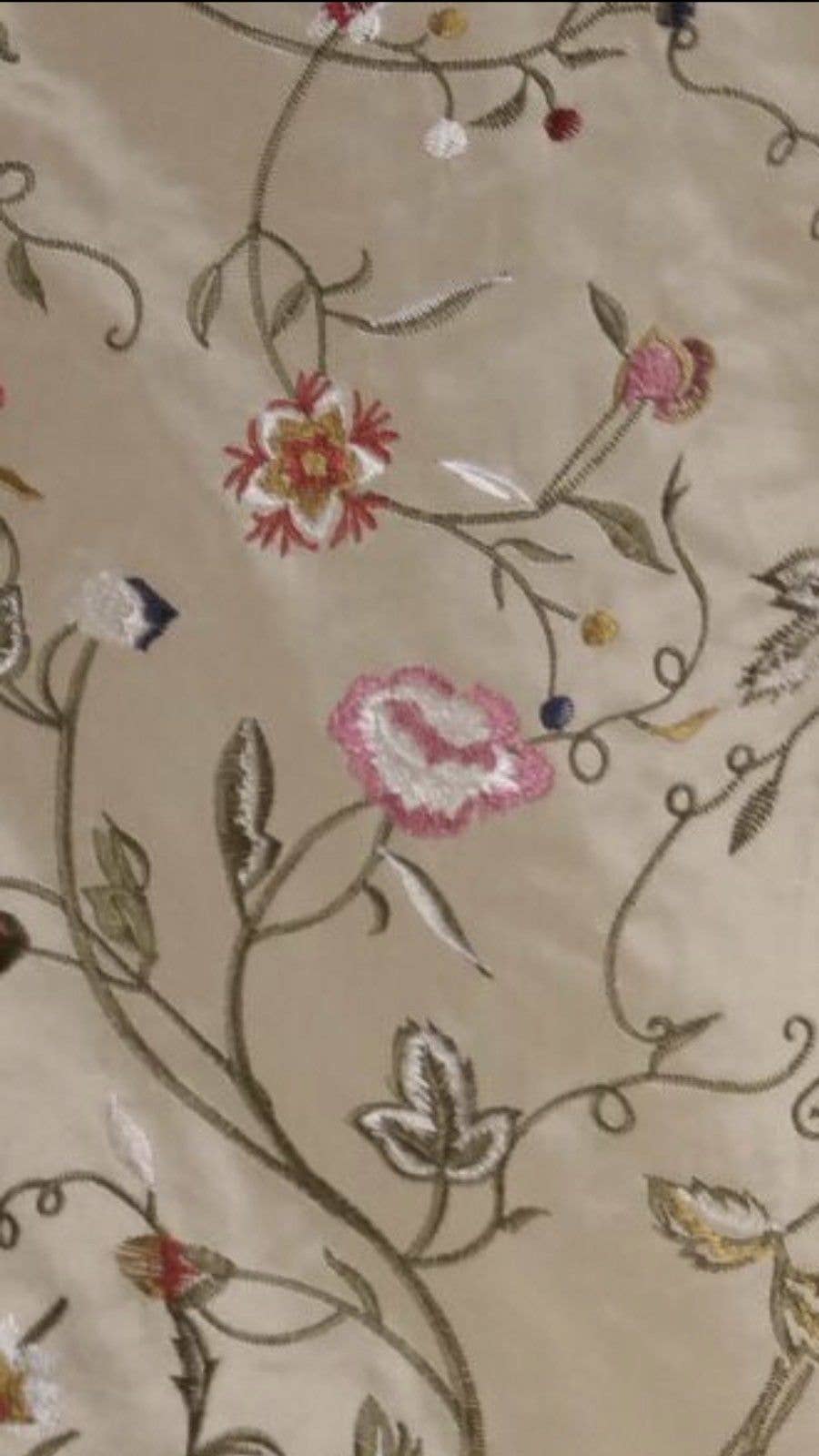 Fancy Styles Fabric - Wholesale Stofrol - SWATCH Queen Melody 100% zijden taft interieurstof met geborduurde bloemen in tuin taupe3