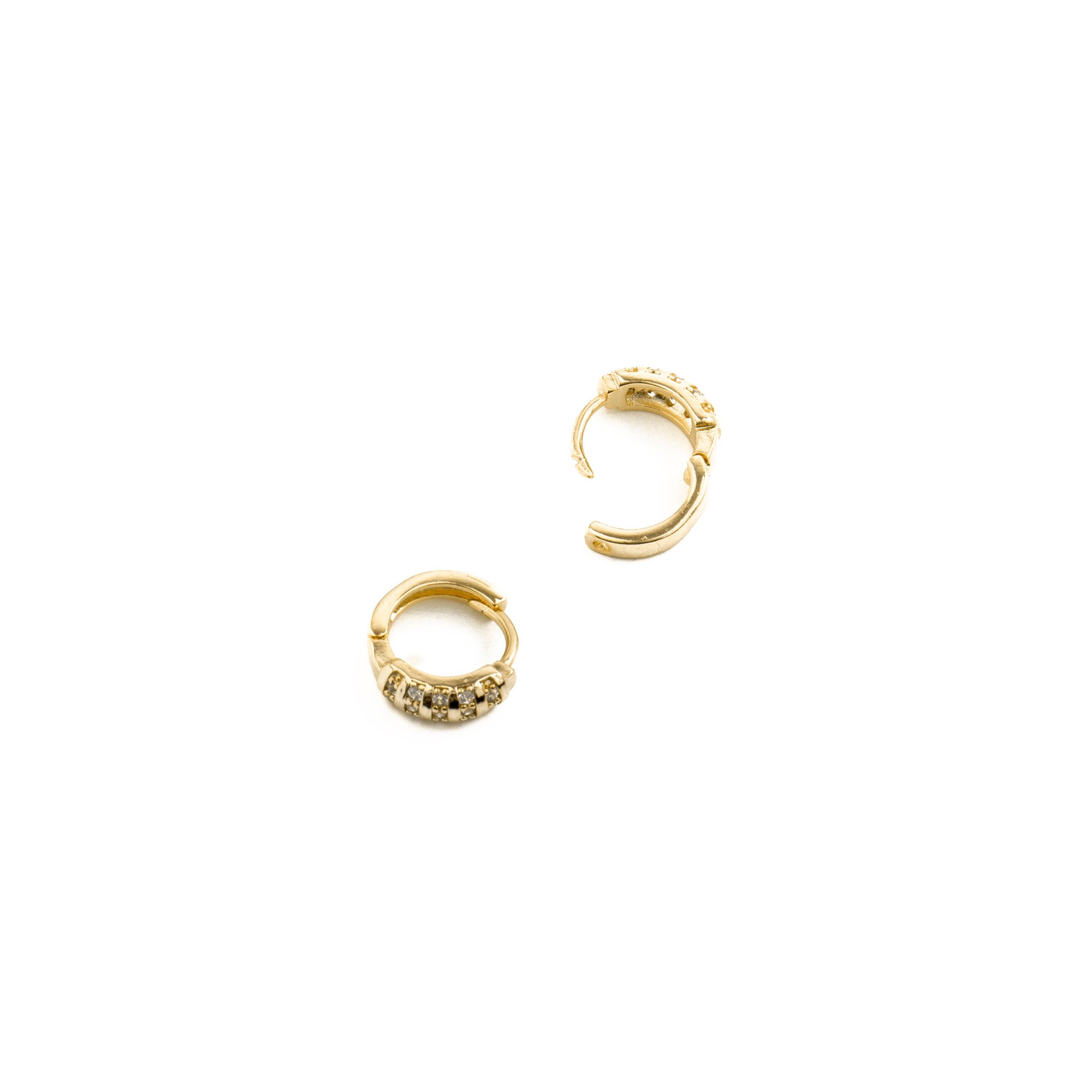 Luxenter - Wholesale Huggie Earrings - Pendientes de Circonita Brillante acabados en oro amarillo de 18K - Linbu2
