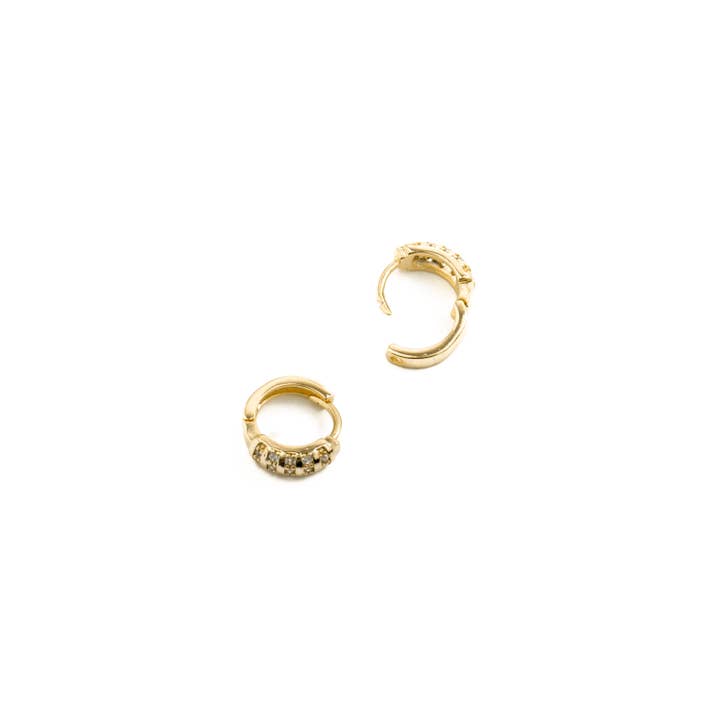 Luxenter - Wholesale Huggie Earrings - Pendientes de Circonita Brillante acabados en oro amarillo de 18K - Linbu2