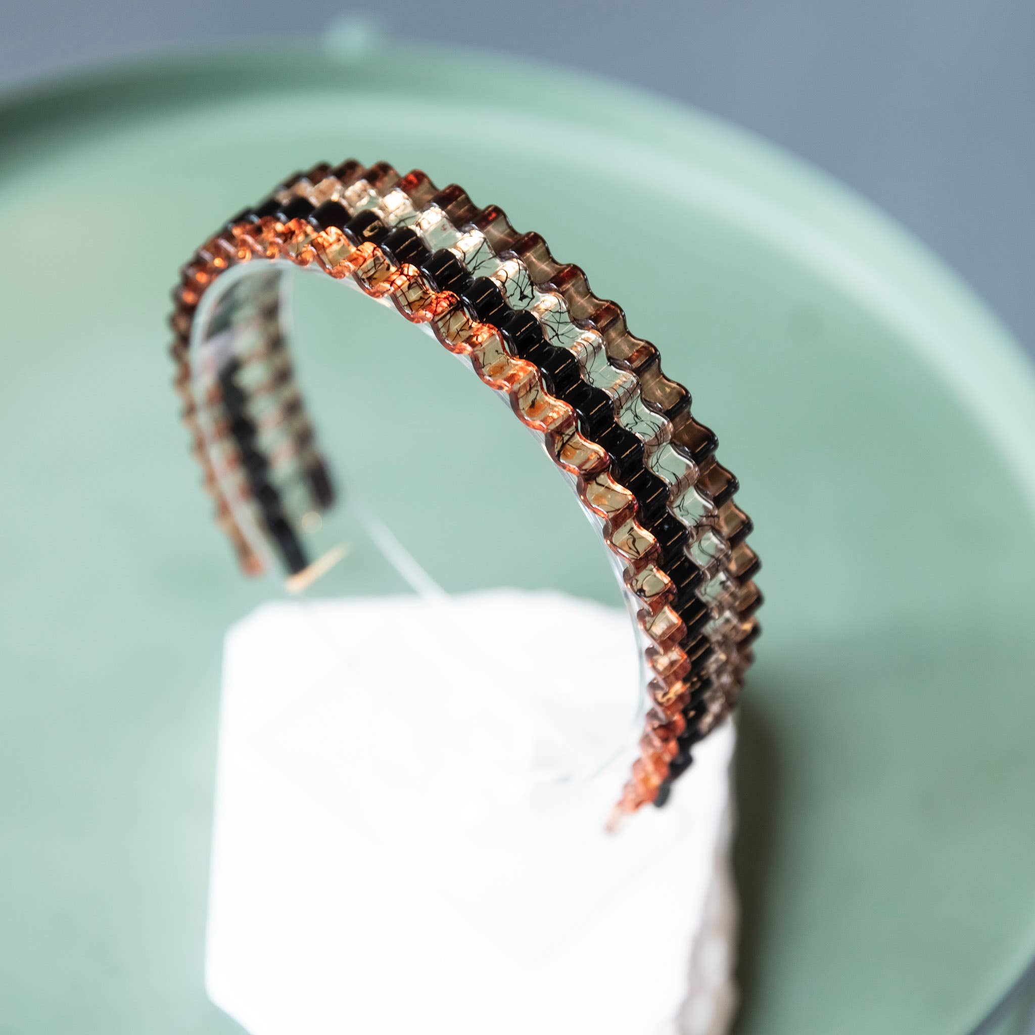 Headbands of Hope | One Purchased One Donated – Engroshandel Pandebånd - Dame – Tyndt bølget pandebånd sæt - sort + klar7