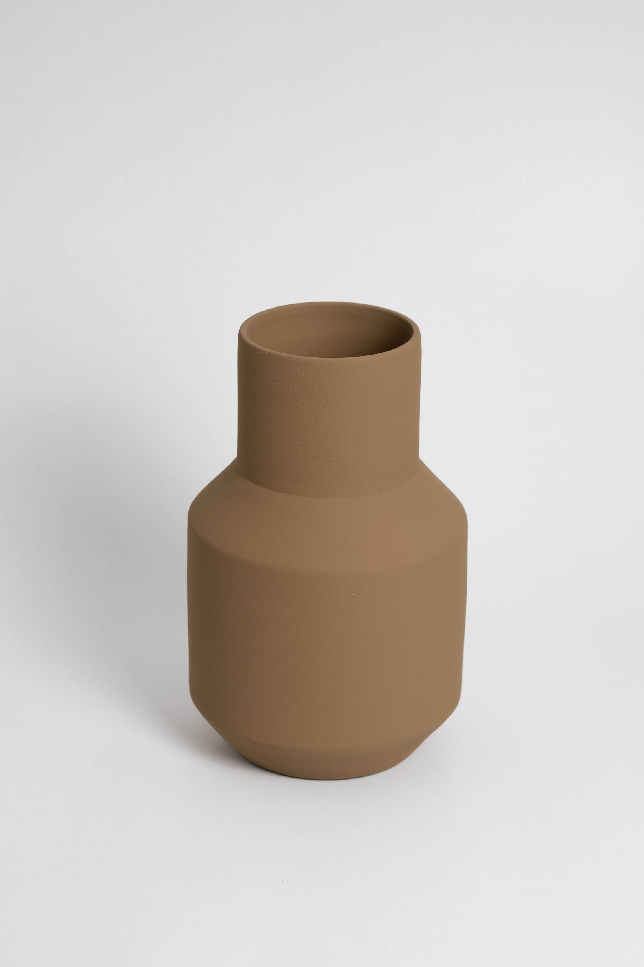 Sado Vase - Light Brown - Ceramic Perfect for dried flower for wholesale on Faire2