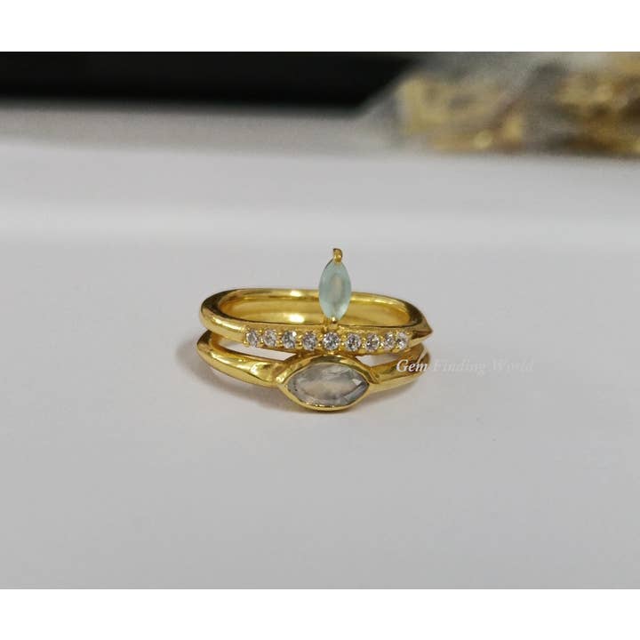 Anello in Argento Placcato Oro con Calcedonio Azzurro, Labradorite e Zircone per la vendita all'ingrosso da parte di Rishi Jewelry