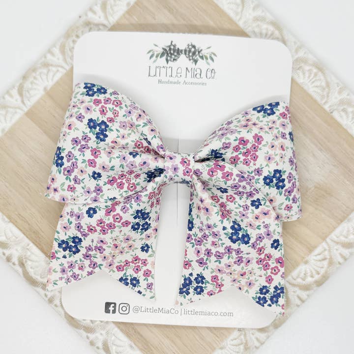 Lilla Floral Cheer Clip for engroshandel hos Little Mia Co.
