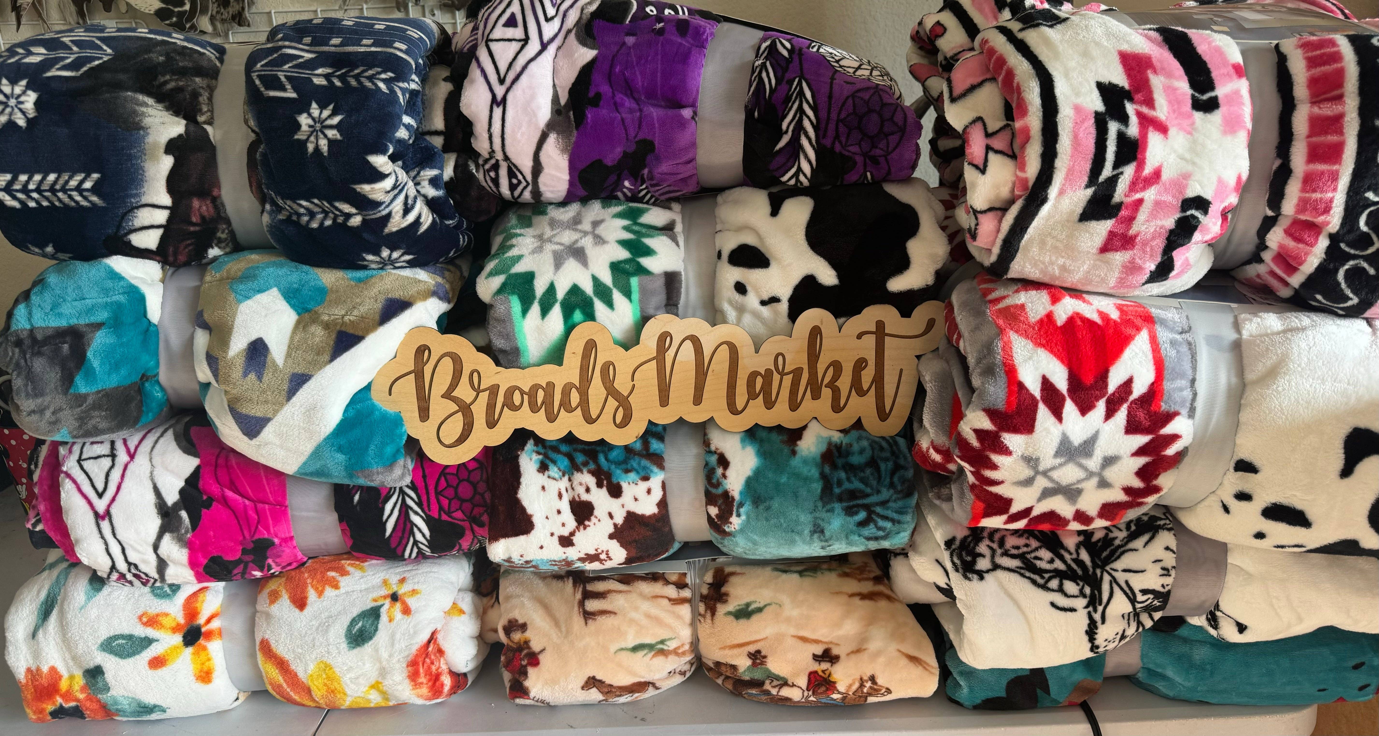 Broads Market - Wholesale Bedding Blanket - Random Assortment Qty 5 Super Plush King Blankets3