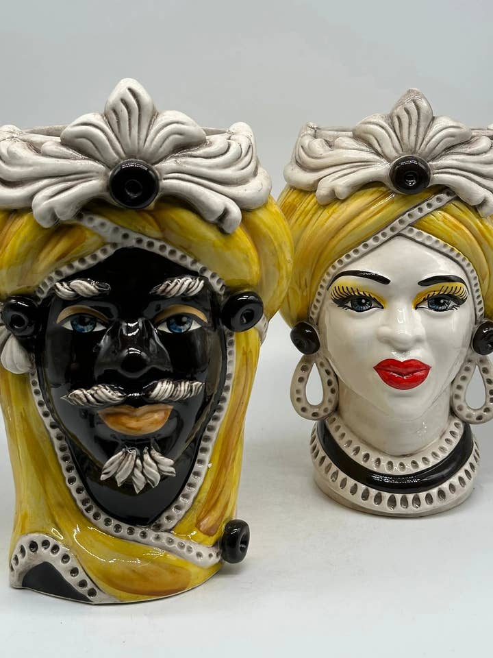 Teste di Moro Moresca Ceramica Caltagirone cm H.28 L.19 Artigianale Turbante Ocra per la vendita all'ingrosso da parte di DD Ceramiche Siciliane