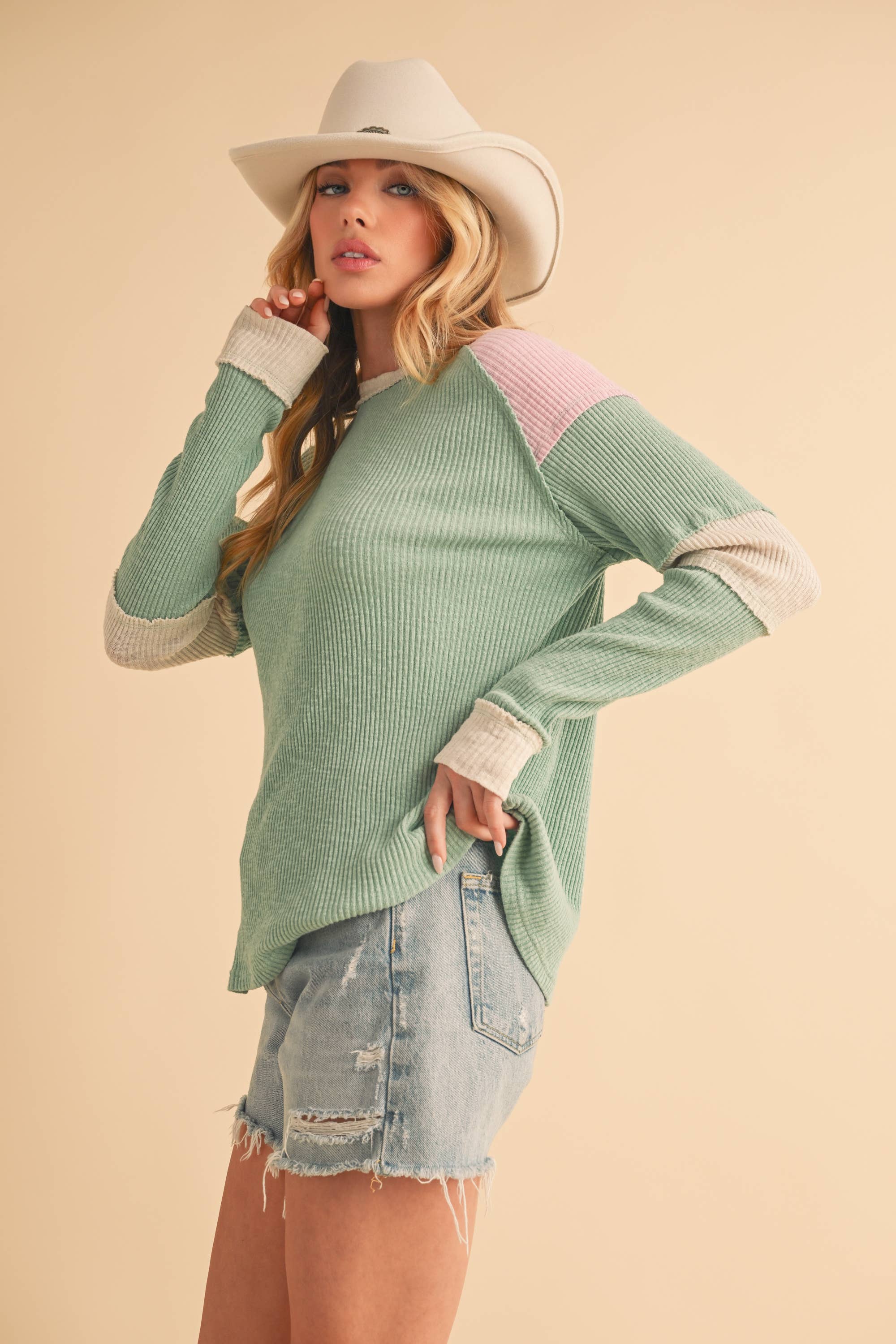 AEMI + CO – Engroshandel Strikket top - Dame – 8327EK Gretel Colorblock Lagertop 132