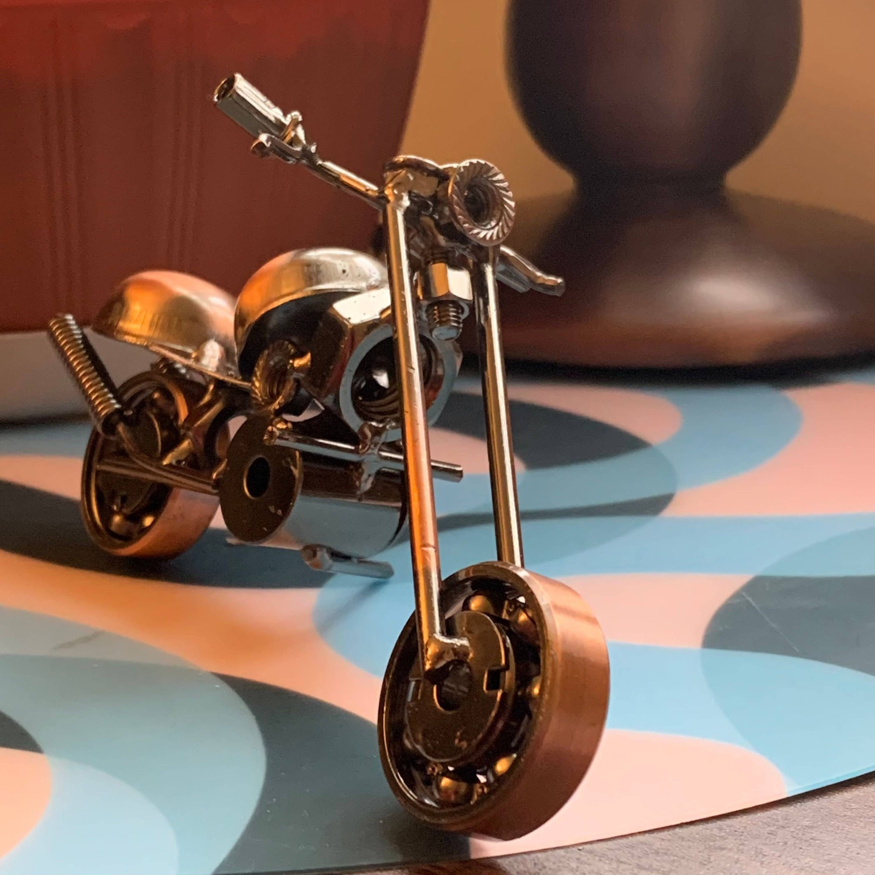 Magnifique Hearts - Wholesale Decorative Figurine - Upcycled Handmade Vintage Motorcycle Model, Retro Motor4