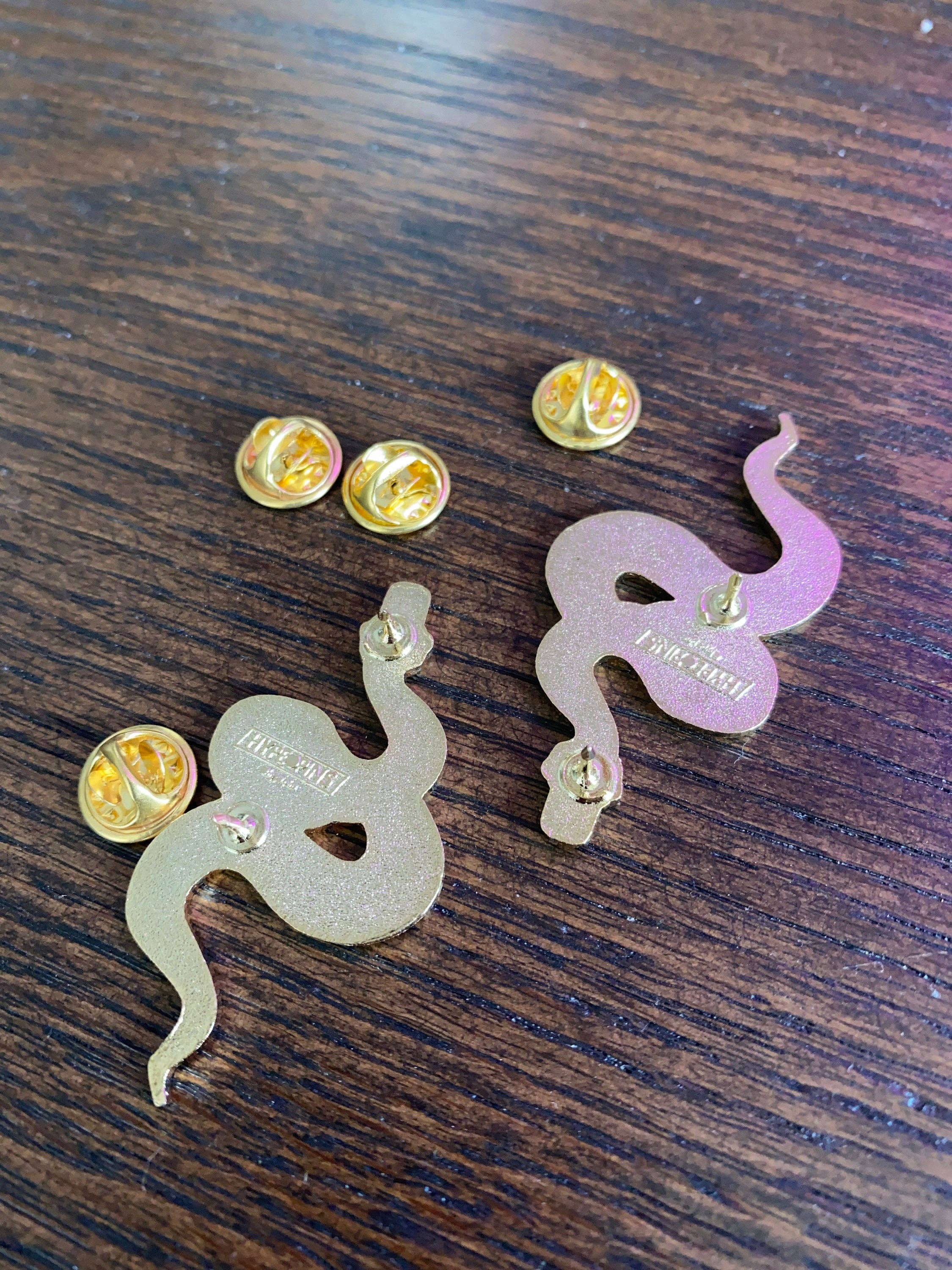 Hype Pins - Wholesale Lapel Pin/Button - Cute Snake with Flowers Green Hard Enamel Pin2