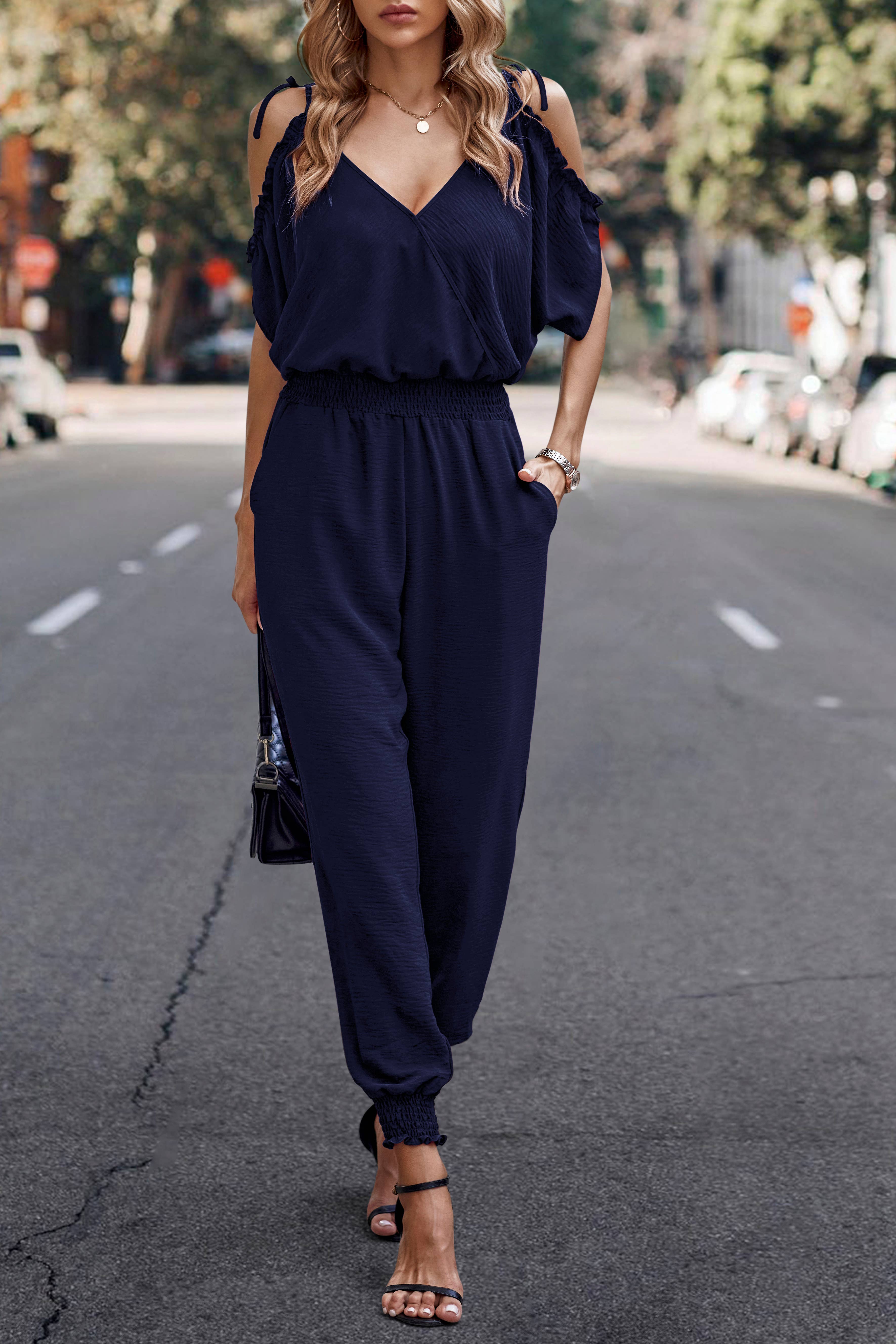 eLook – Großhandel Jumpsuit – Damen – SZ1-J9004 Schulterfreier Wickeloverall mit gesmokter Schulterpartie33