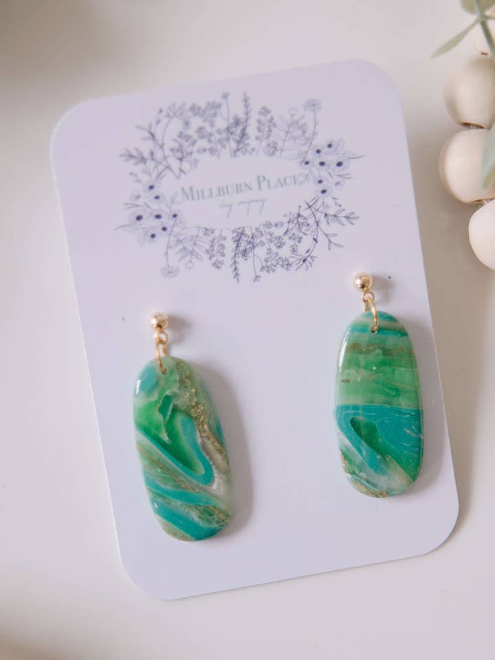 Orecchini in argilla polimerica in finta agata per la vendita all'ingrosso da parte di Millburn Place
