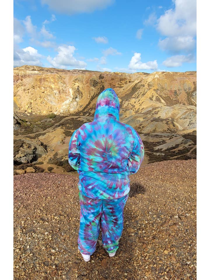 VeEco Gifts – wholesale Tracksuit – Men′s – Boho Tie Dye Tracksuit for Adults - Vibrant Multi-Coloured