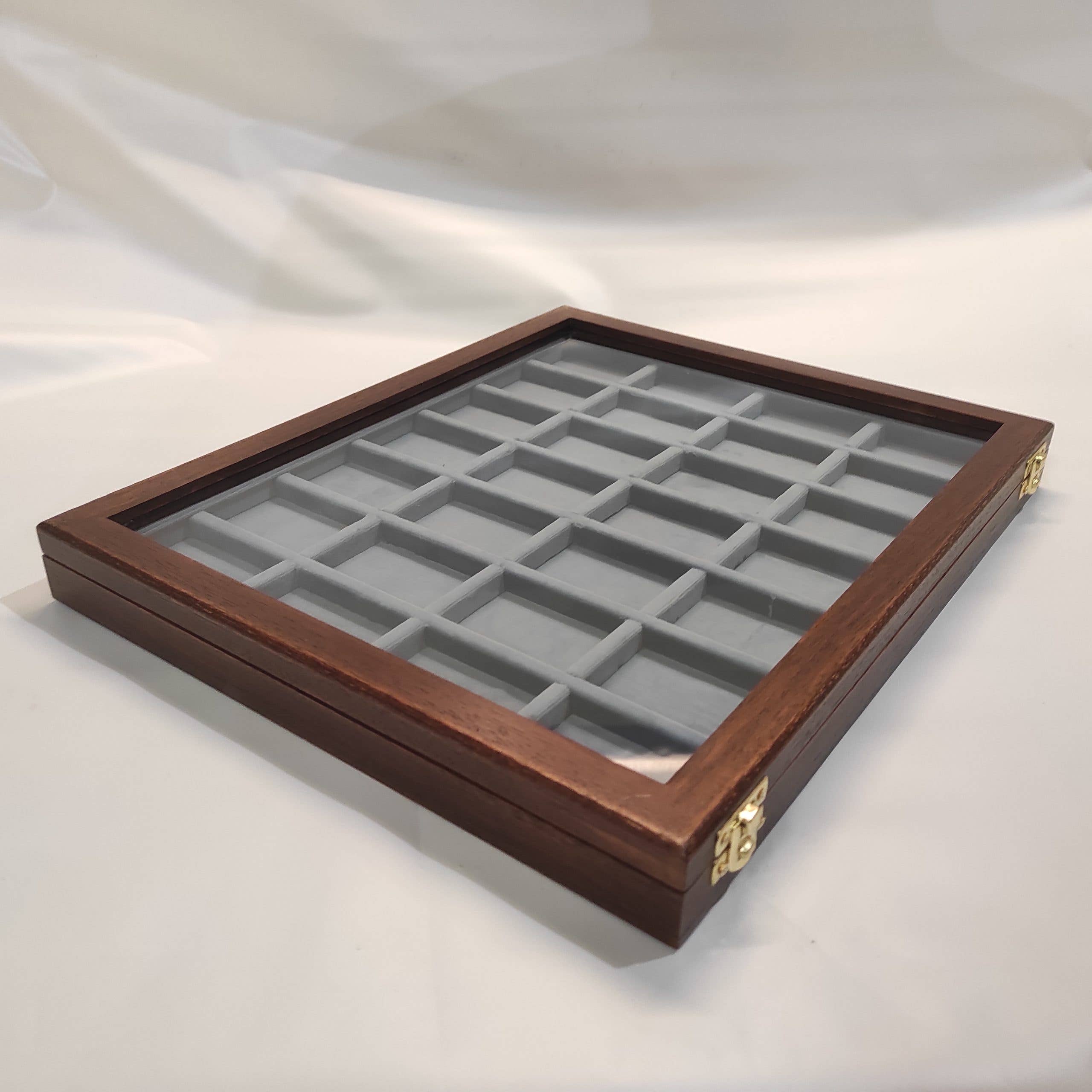 Coins&More - Wholesale Ashtray - ZIPPO Lighter Display3