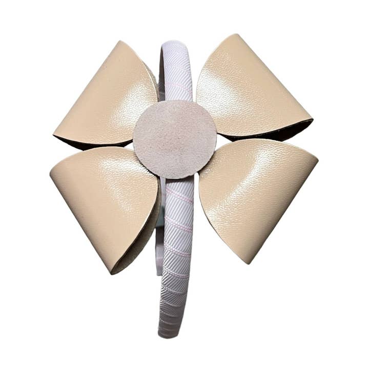 Bandeau en cuir crème Candy Bow pour la vente par ILLYTRILLY