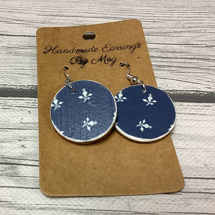 Azul marino con flor blanca 1 pulgada para venta al por mayor de Handmade Earrings By Meg