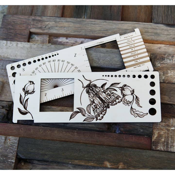 Sunrise Grove - Wholesale Brei- en haakbenodigdheden - Mot: 2" Steekproefliniaal, Naald, Draaihoek, Garendikte