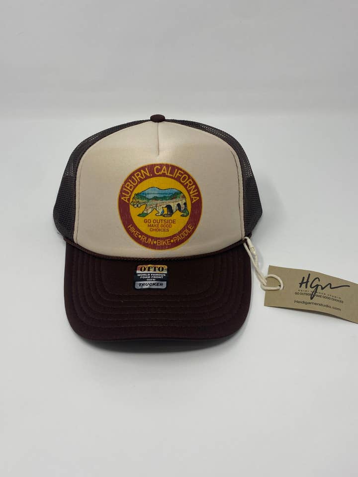 Casquette Trucker en Mousse Auburn pour Adulte pour la vente par Heidi Garner Studio