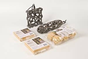 SingingFriend – Alimentador de pássaros por atacado – Comedouro para pássaros Sam em plástico reciclado com caixa de presente e alimento3