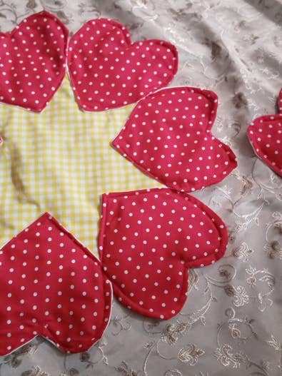 Ensemble de nappes cœur, belle décoration, LXC6 pour la vente par BLUE RIBBON ORNAMENTS