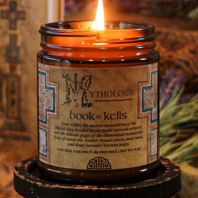 Libro di Kells per la vendita all'ingrosso da parte di Mythologie Candles