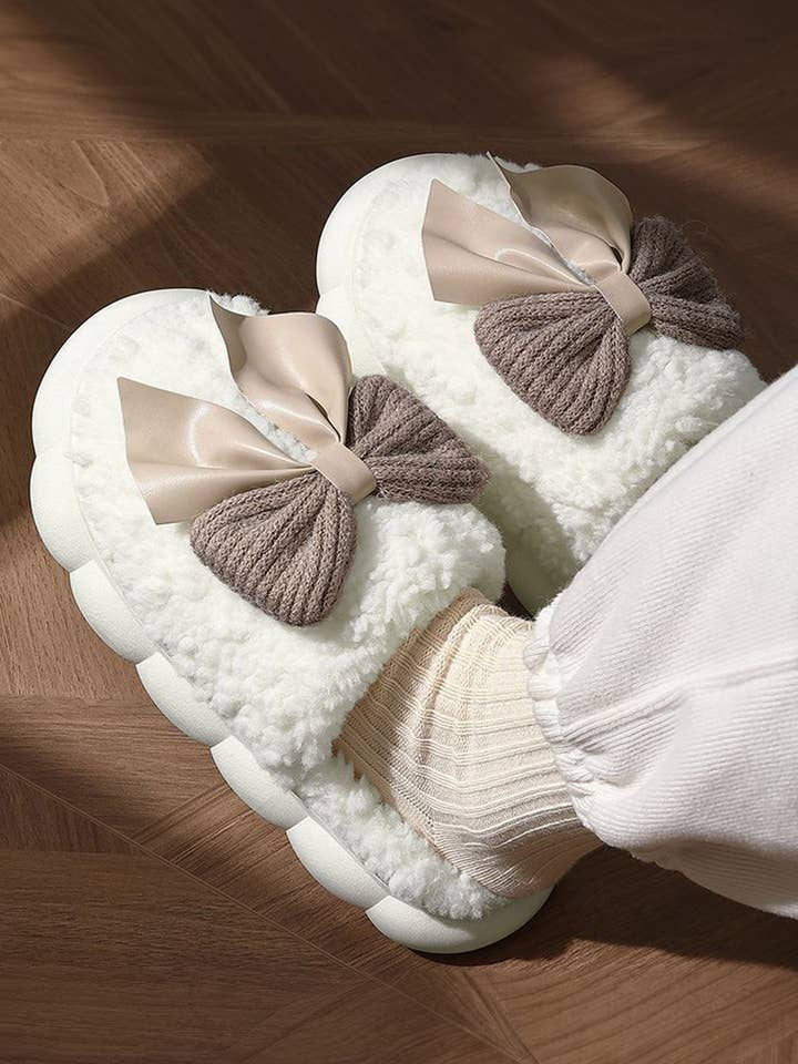 Pantoufles d'hiver en peluche Bowknot Applique | US6-9.5 pour la vente par Aapparella