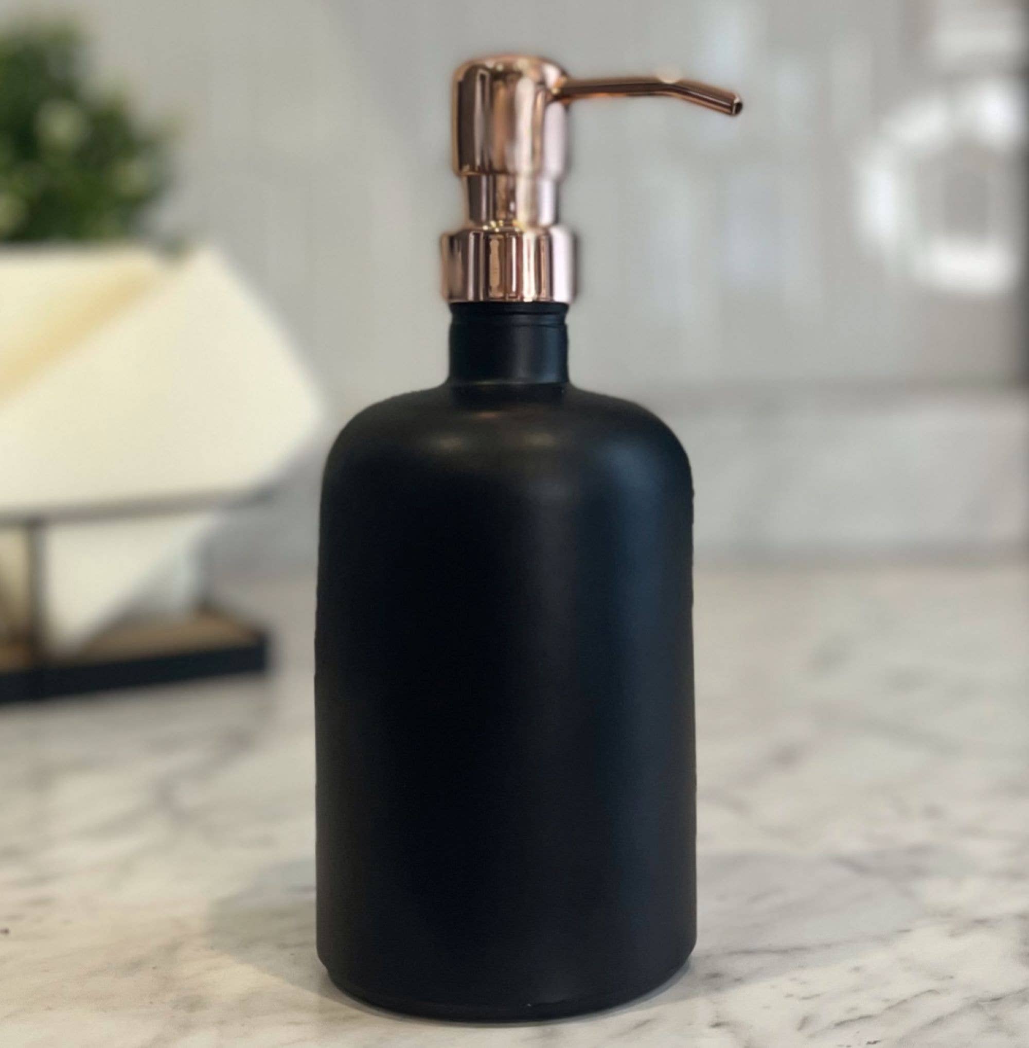 The Bottle Shoppe – wholesale Soap dispenser – 16oz Black Matte Glass Soap Dispenser bottle w/ metal pumps.4