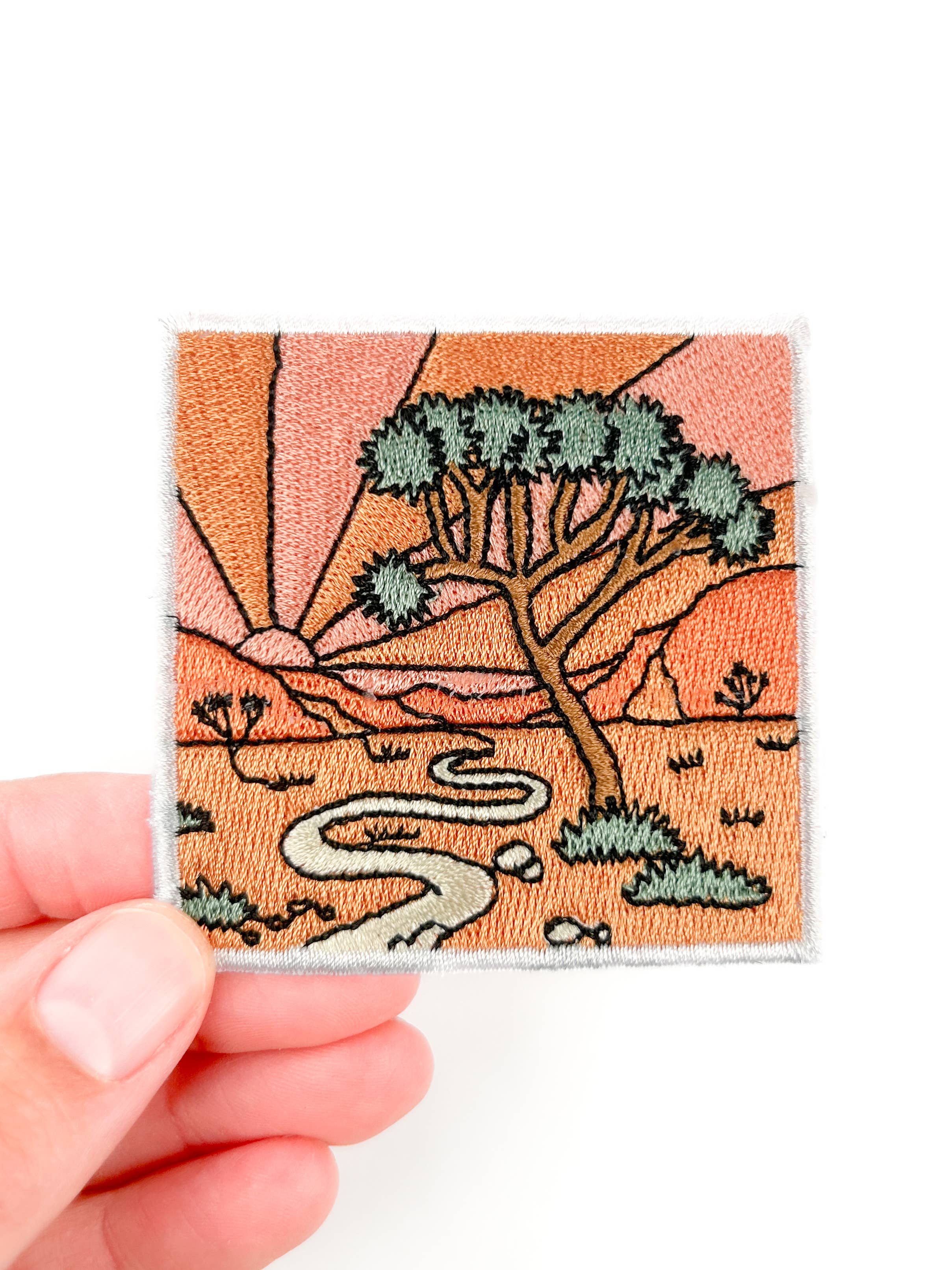 Field Trip Threads - Vente Écusson - Écusson thermocollant Joshua Tree brodé en forme de parc national0