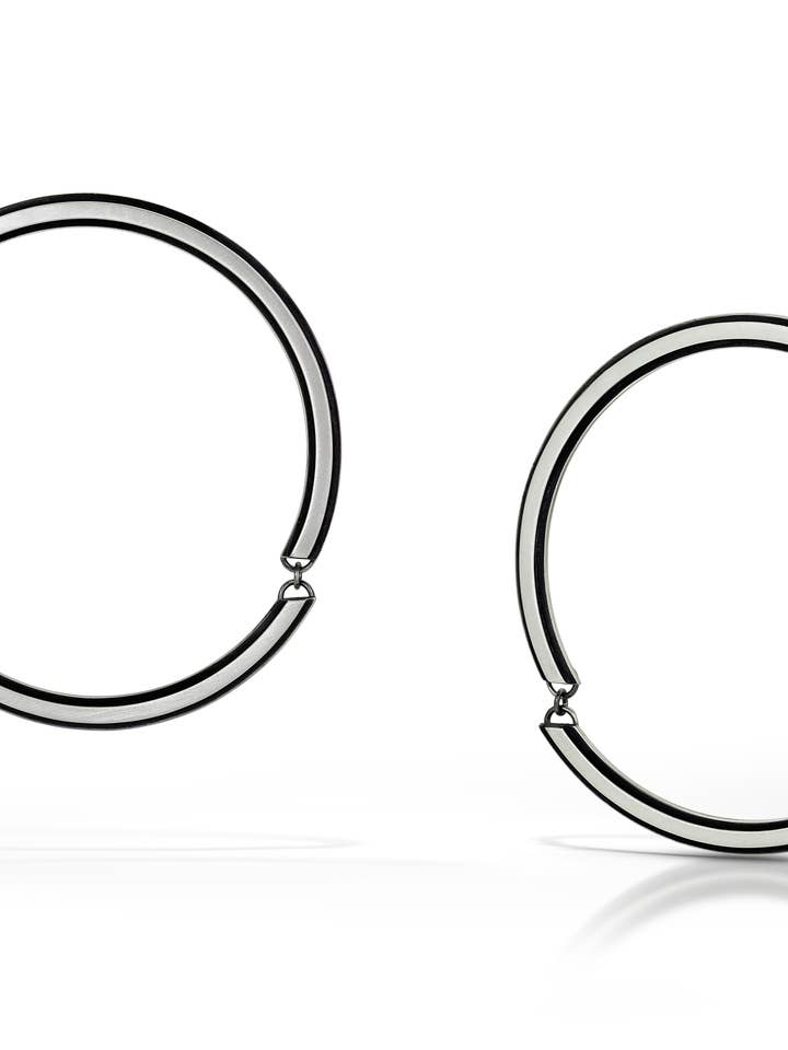 Große Ohrringe mit verbundenen Kanten für den Großhandel von Emily Shaffer Studio