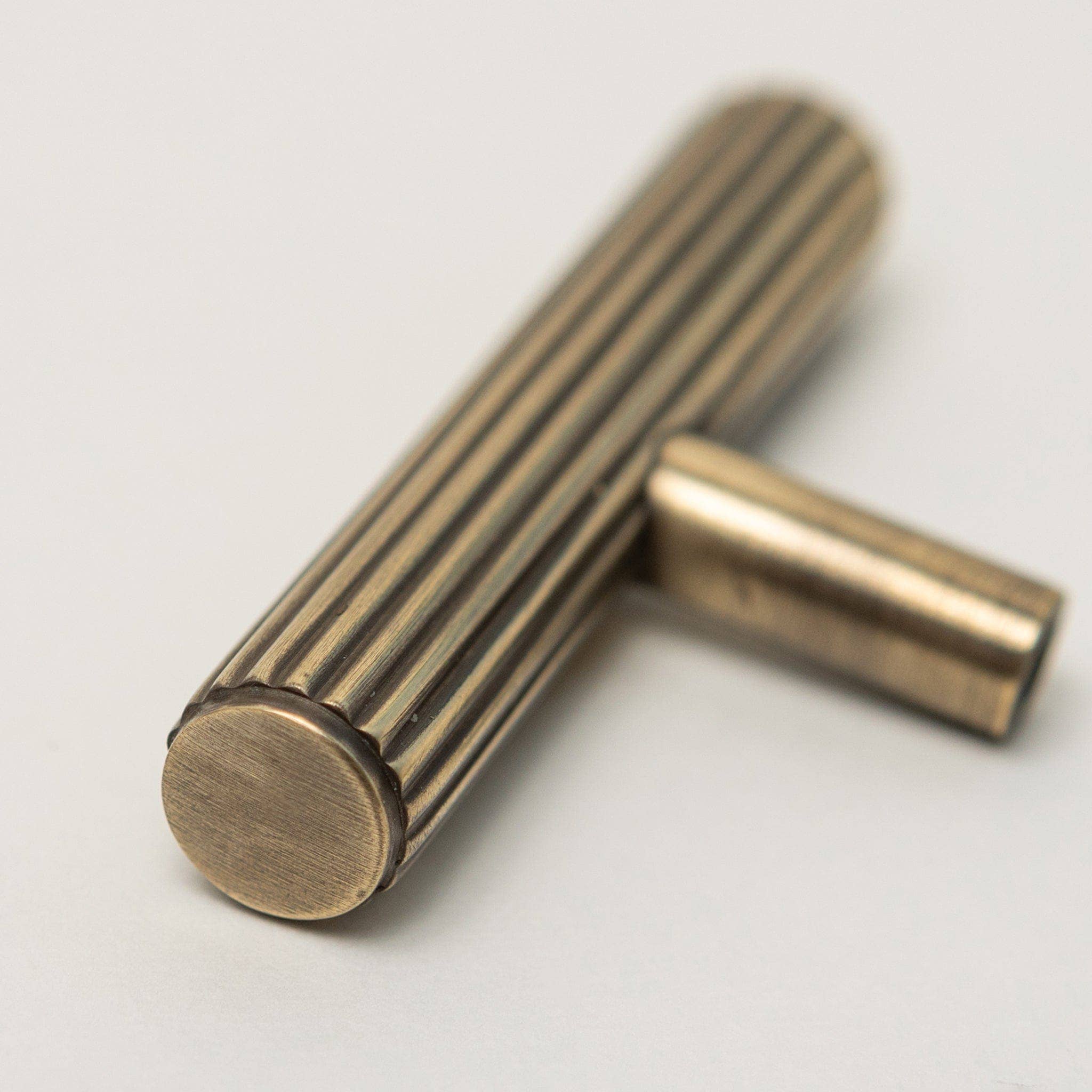 Brass bee – wholesale Knob/pull – Solid Brass Straight Knurled Kitchen Pull Handles & Knobs - Antique Brass Finish6
