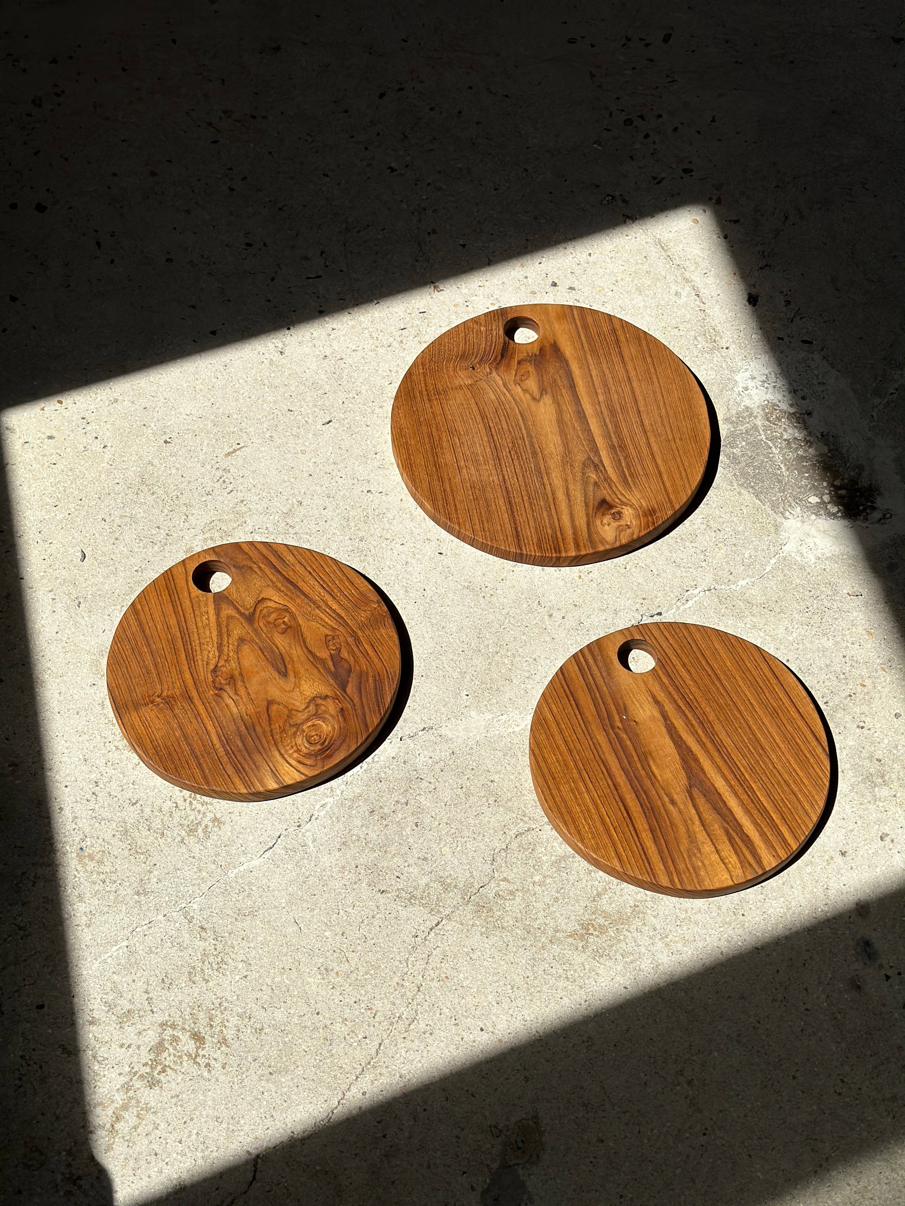 Office Objets – wholesale Skärbräda – Rund skärbräda i urholkad teak D:3026