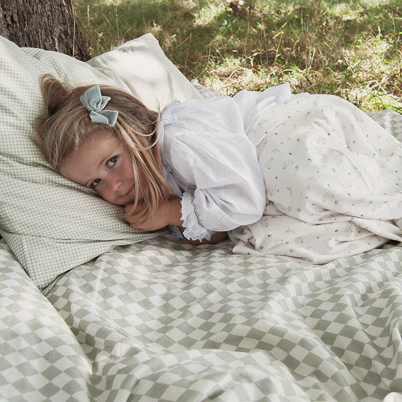 Evie and Skye Limited – wholesale Bedding set – Organic Duvet Bedding Set - Ruffled Swans1