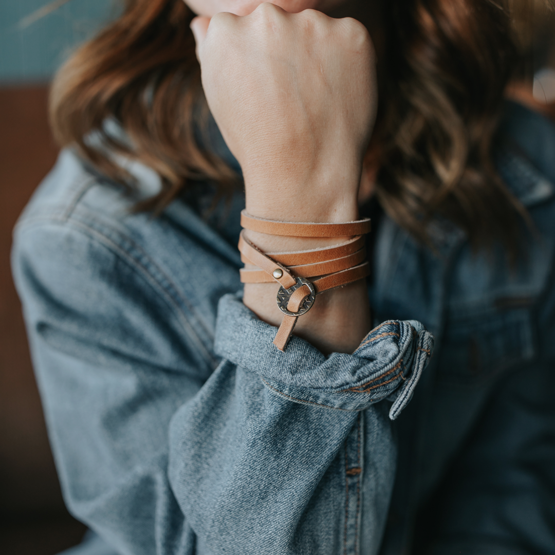 Range Leather Co. - Vente Bracelet jonc - Bracelet Whitney Wrap en cuir pleine fleur - Fabriqué aux États-Unis1