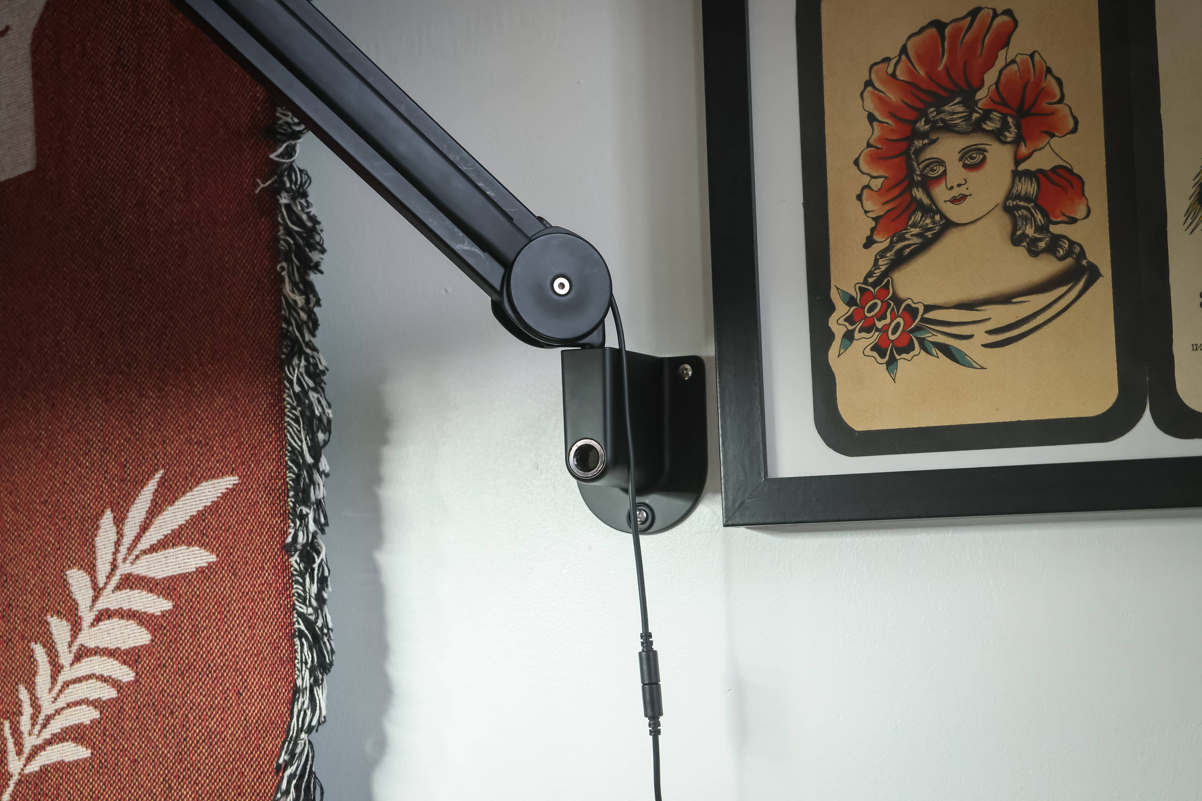 Daylight Company - Wholesale Craft Tool - Aura ring light - on arm4