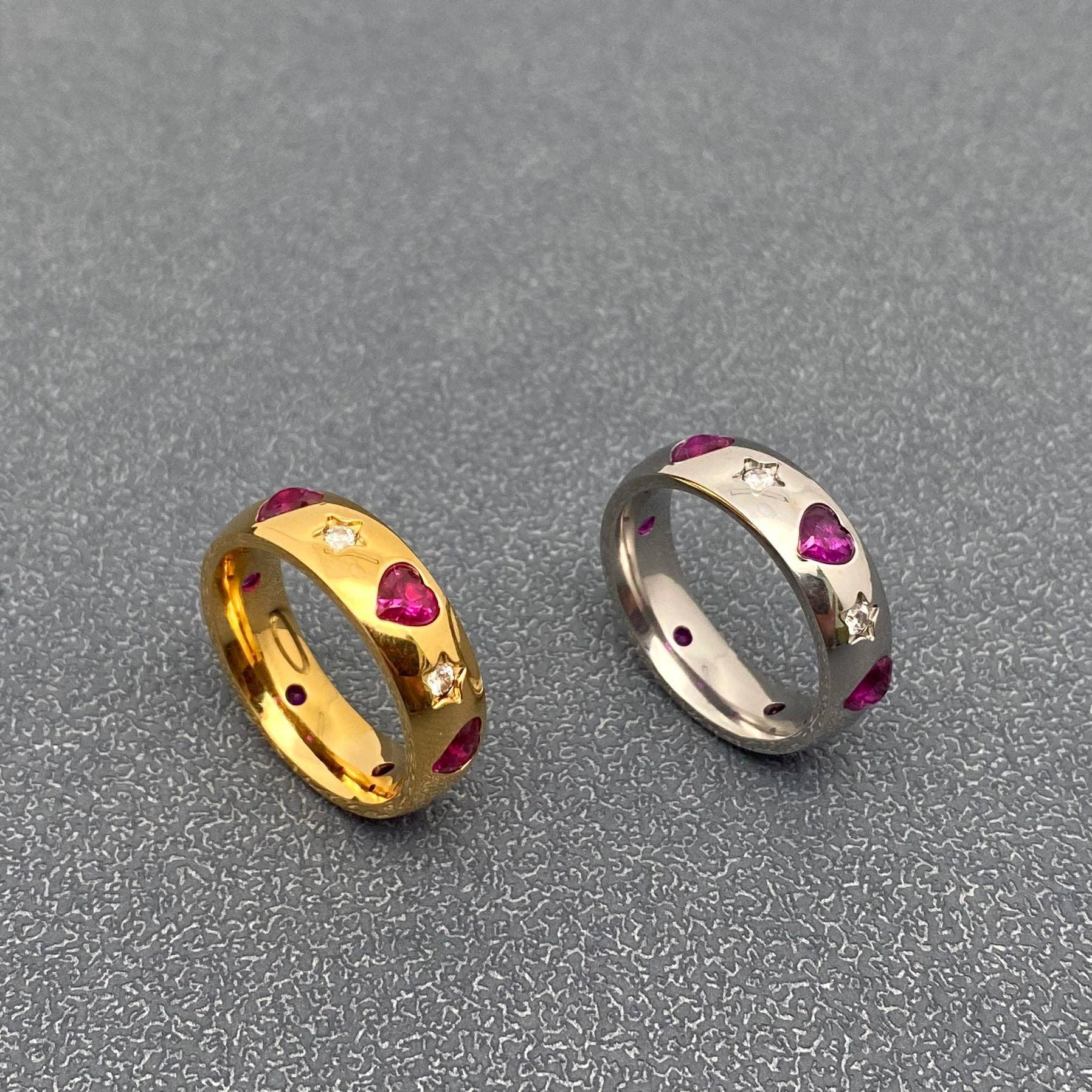 Mio Queena - Vente Bague avec plusieurs pierres - FGS - Bague en acier inoxydable plaqué or 18 carats avec zircone violet et zircone2