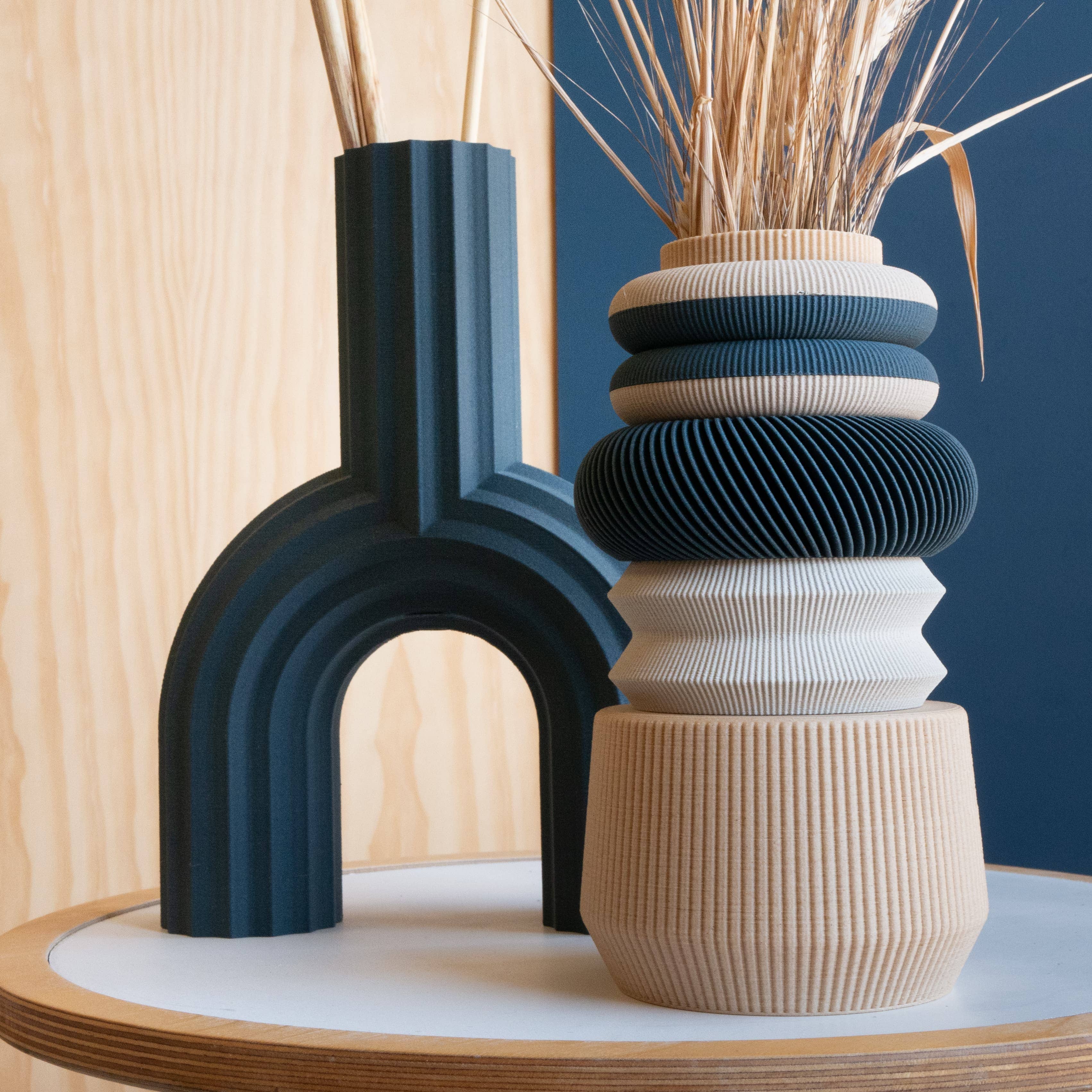 Blå Blå Arch vase – original gavevase for engroshandel på Faire6