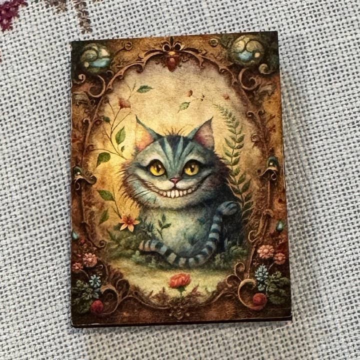 Sujetador de Agujas Magnético de Madera del Gato de Cheshire para venta al por mayor de The Crafty Grimalkin