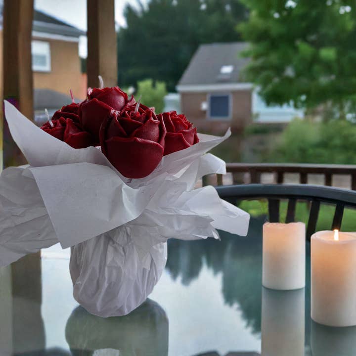 Miljövänlig rosbukett rosdoftande sojaljus tillverkade i Charleston WV för wholesale av Scent Fushion Candles