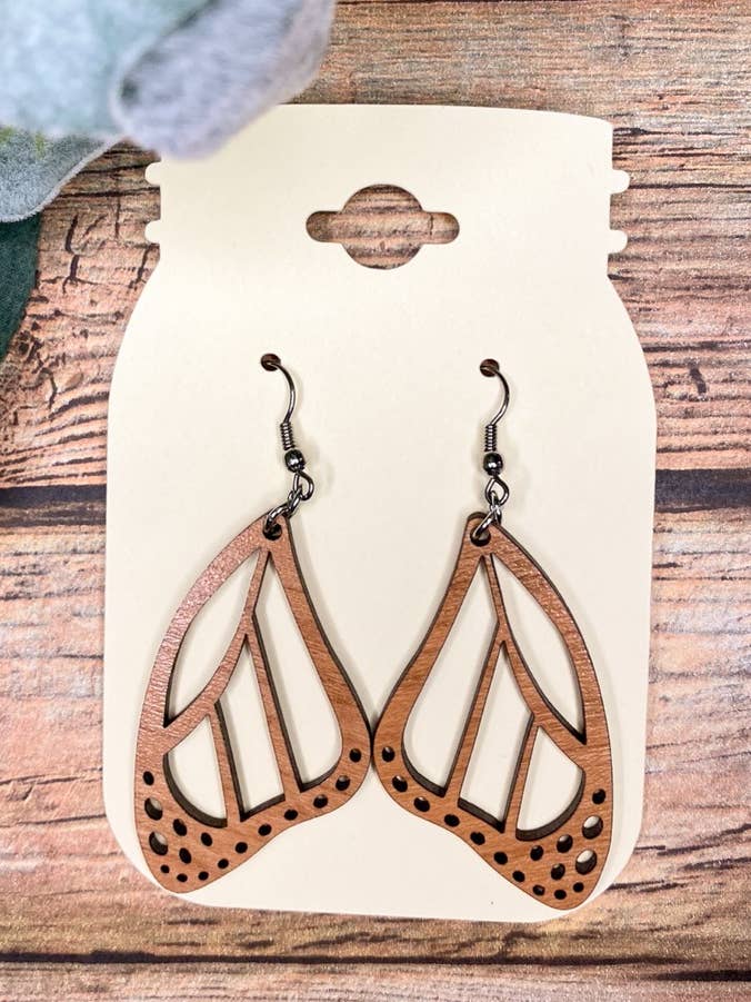 Boucles d'oreilles pendantes en bois Juana Butterfly pour la vente par Rise N' Sign
