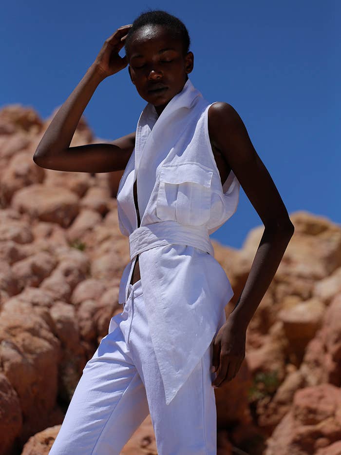 Sign With Style – wholesale Outerwear Vest - Women’s – Artemis Women's Linen & Cotton Safari Vest Jacket2